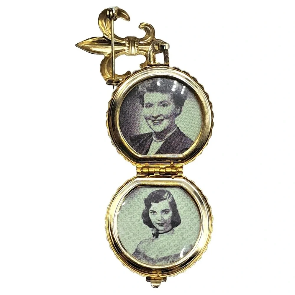 Vintage Coro Photo Locket Brooch Four Picture Frame Fleur de Lis Frame Gold Tone